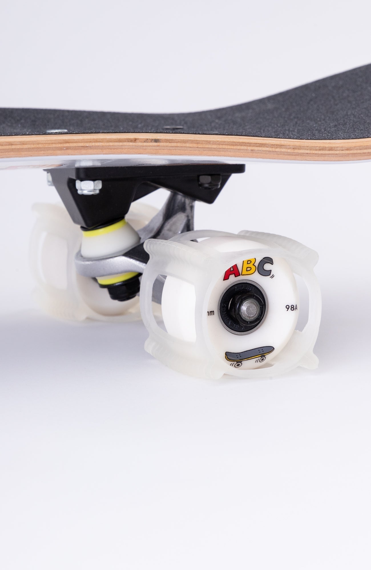 Skate Trainer werden über die Skateboard Rolle gestülpt, um das Wegrollen zu verhindern